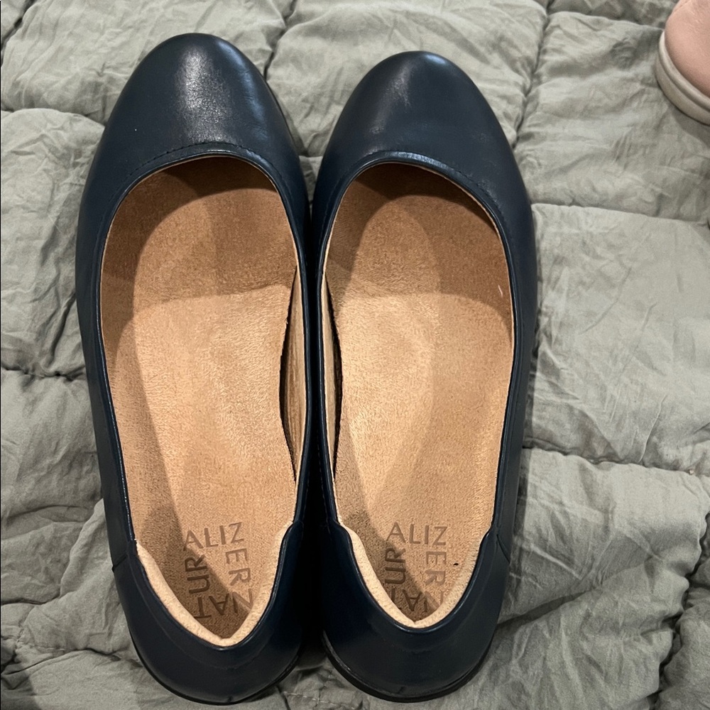 Naturalizer Women's Navy Blue Flats
